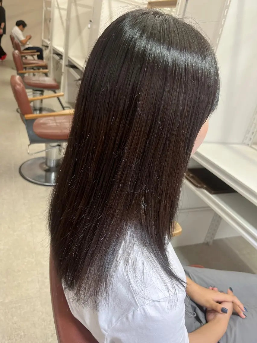 ミディアム カラー 腰越 麻奈のヘアスタイル