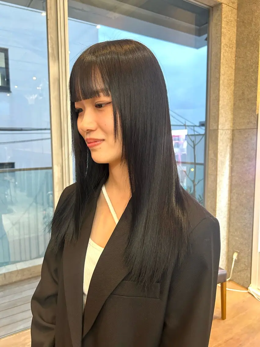 セミロング 髪質改善 縮毛矯正 トリートメント 🫒オリーブ/透け感 レイヤー🌿‬モエカのヘアスタイル