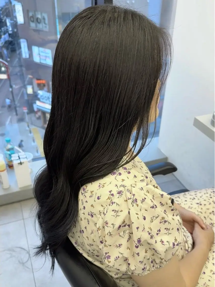 ロング カラー 黒髪 ブルーカラー ブルーブラック ヘアカラー トリートメント 韓国ヘア🇰🇷 スズキのヘアスタイル