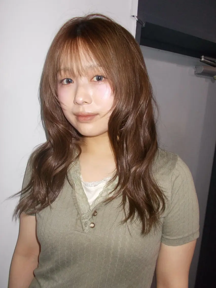 セミロング カラー ベージュカラー ヘーゼル カット ヘアカラー レイヤーカット/ ハイトーン/ゆうあのヘアスタイル