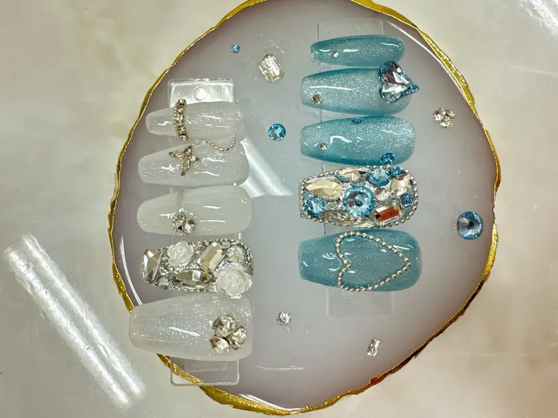 ロング Queeens nailのネイルデザイン