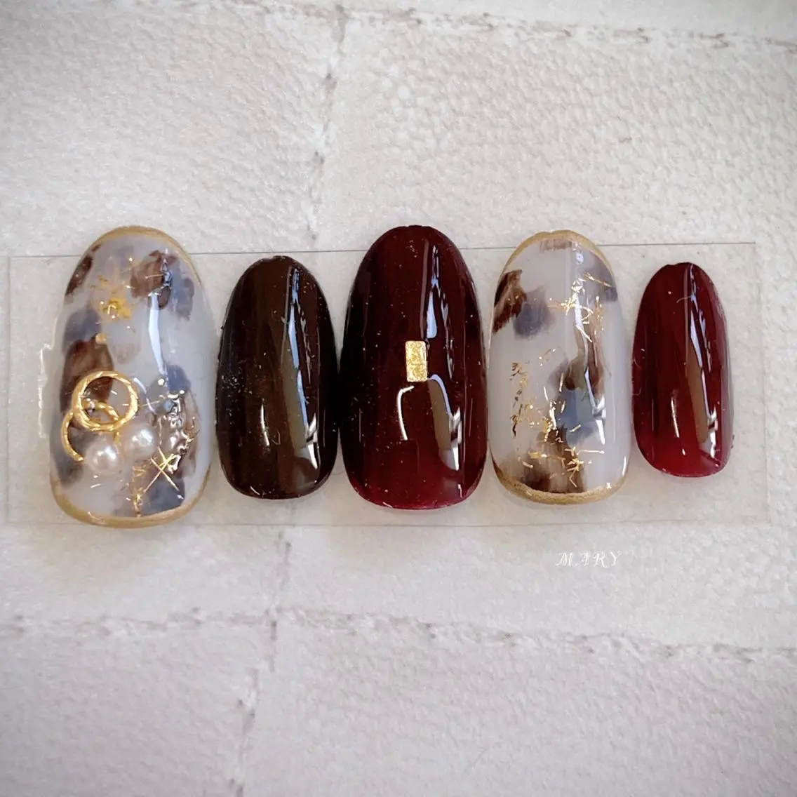 ネイル アニマル柄 ボルドー ブラウン ニュアンスネイル ワンカラーネイル ハンドネイル Mary nail .narumiのネイルデザイン