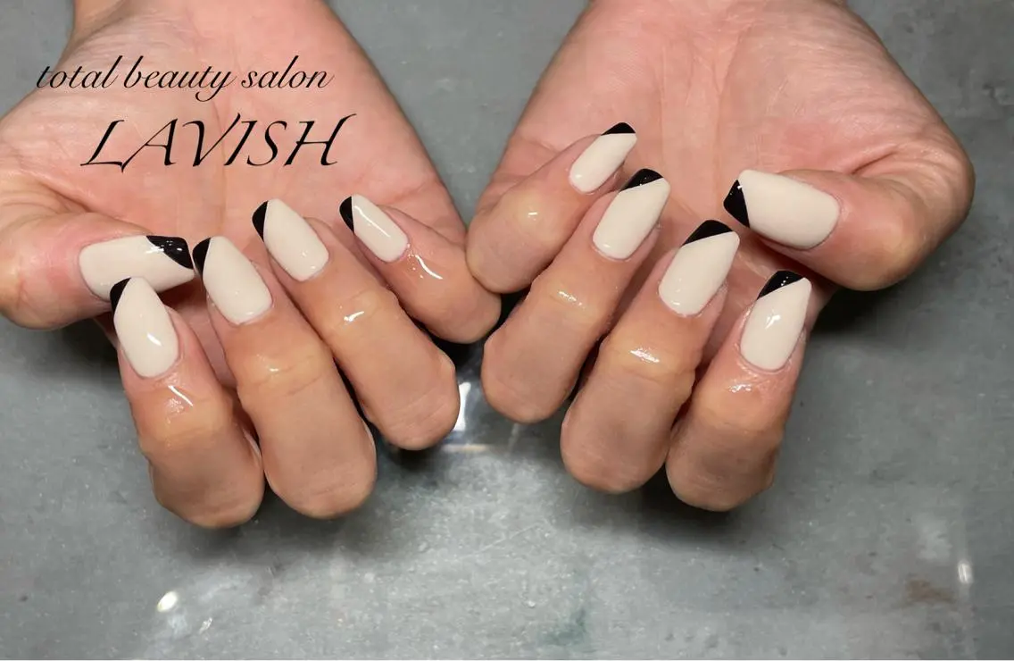 ネイル LAVISH 大和店 emi･:*+のネイルデザイン