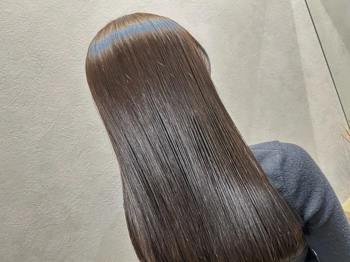 カット+うる艶酸性ストレート+トリートメント1stepの写真