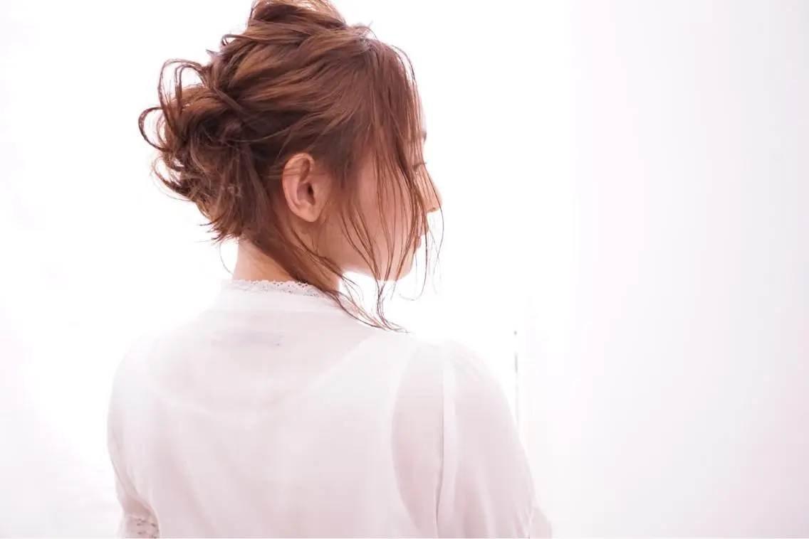 セミロング カラー パーマ ヘアアレンジ おくれ毛 ヘアカラー 可愛いを作る神 ナオヒロのヘアスタイル