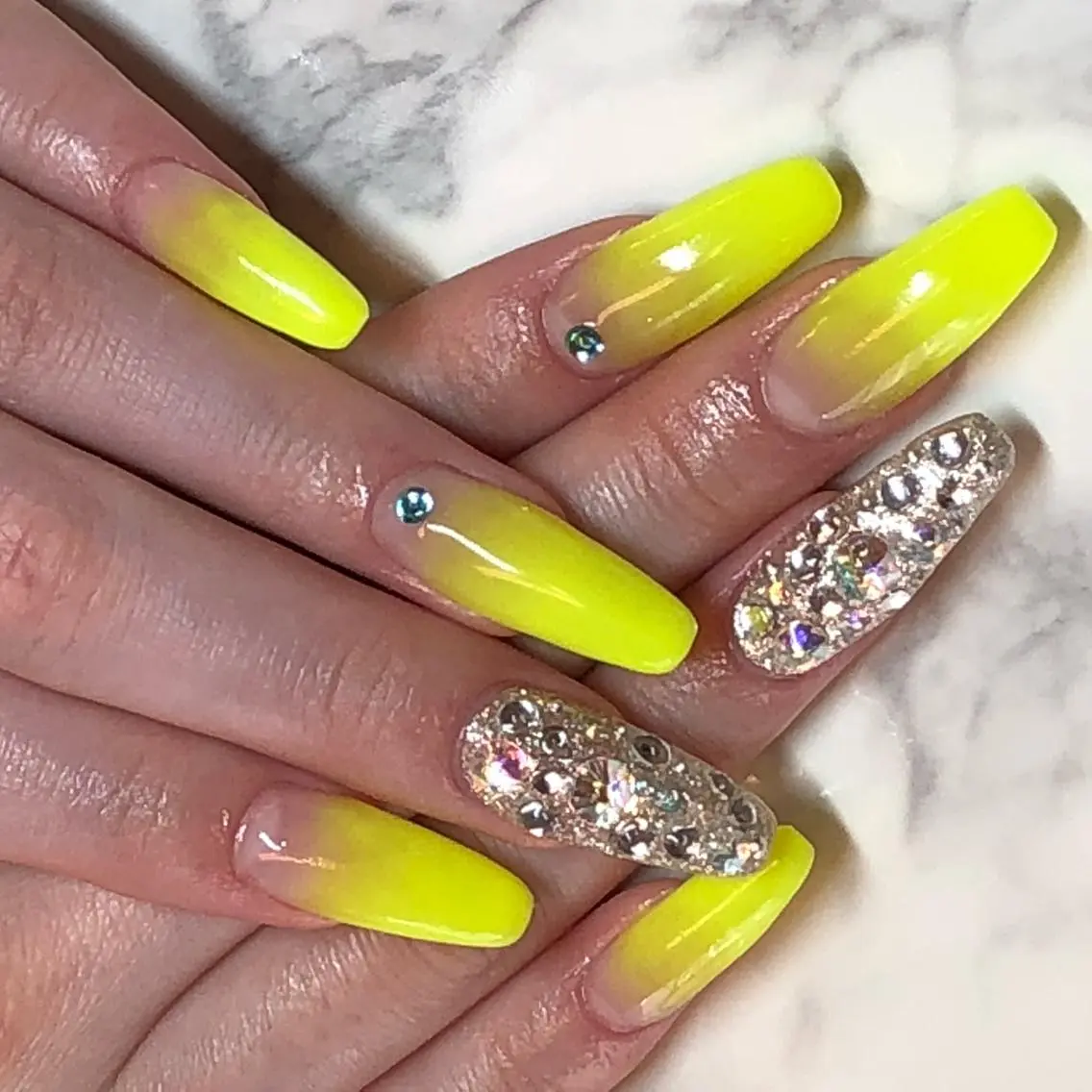 ネイル ラメ(グリッター) スカルプネイル 黄色 KIREIE NAILSのネイルデザイン