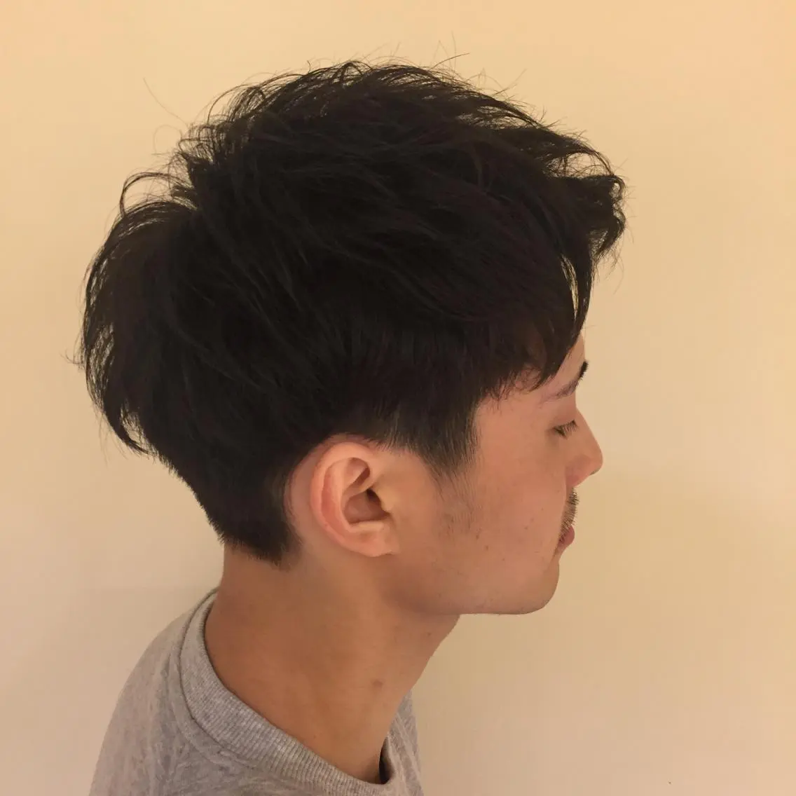 ショート パーマ メンズ 加藤 綾華のヘアスタイル