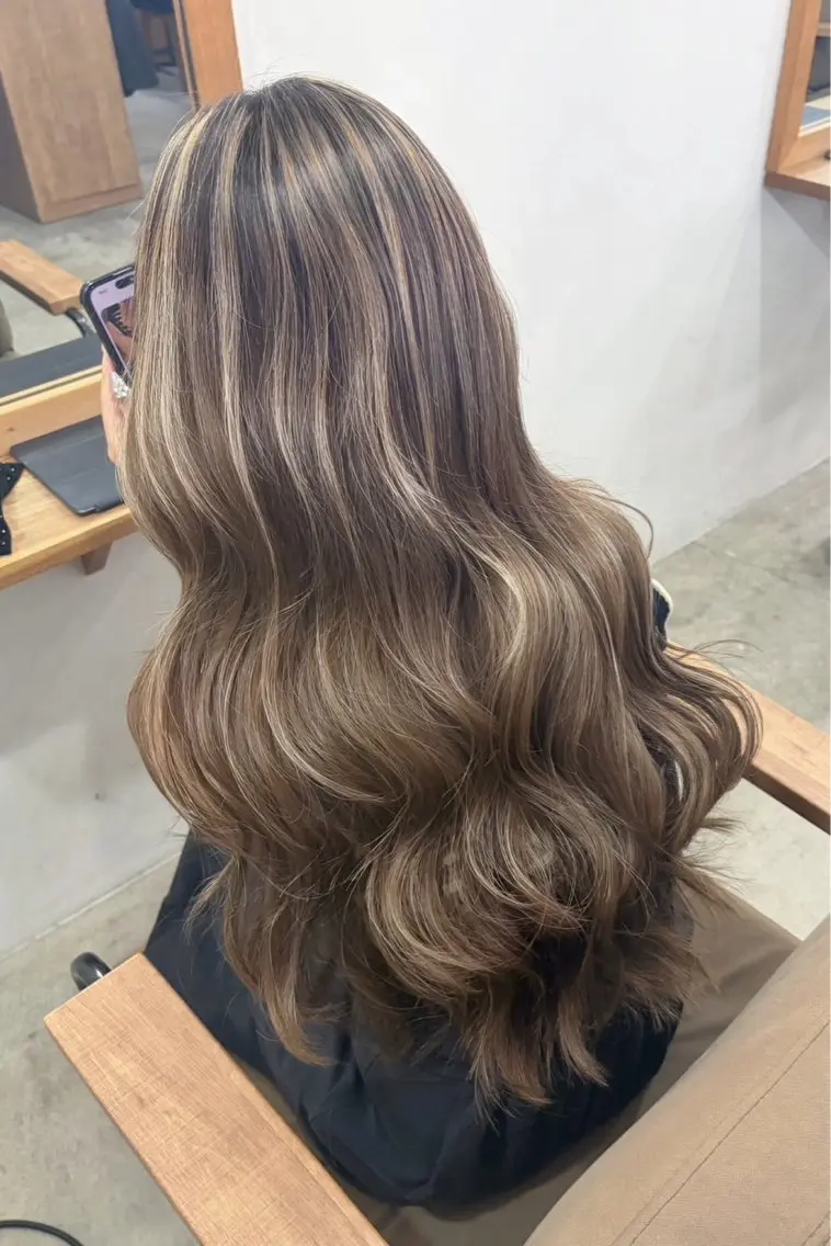 ロング ハイライト ヘアカラー tranq nacoのヘアスタイル