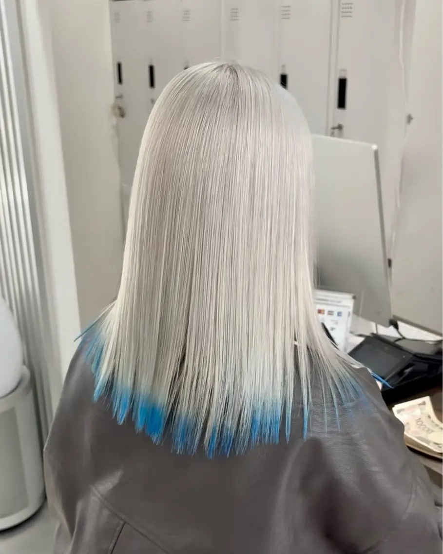セミロング カラー ベージュカラー ブルーカラー ホワイトベージュ カット ヘアカラー トリートメント ブリーチ特化 / share 元太のヘアスタイル