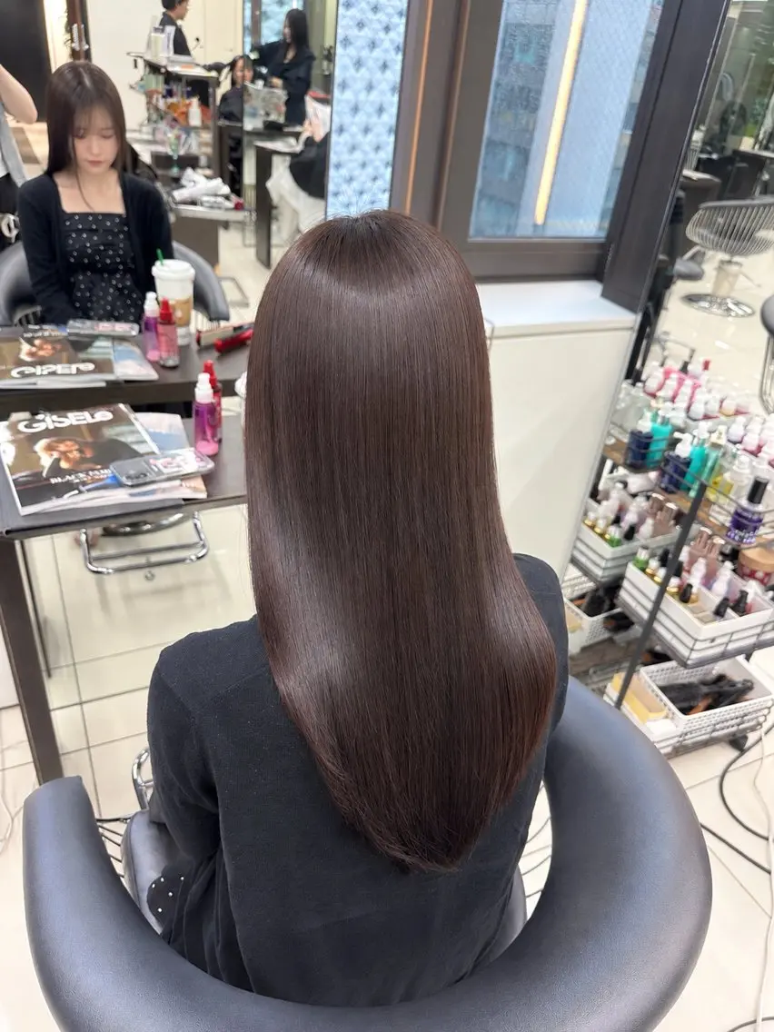セミロング ヘアカラー トリートメント 𝒔𝒂𝒚𝒂🫧 赤みレス透け感カラーのヘアスタイル