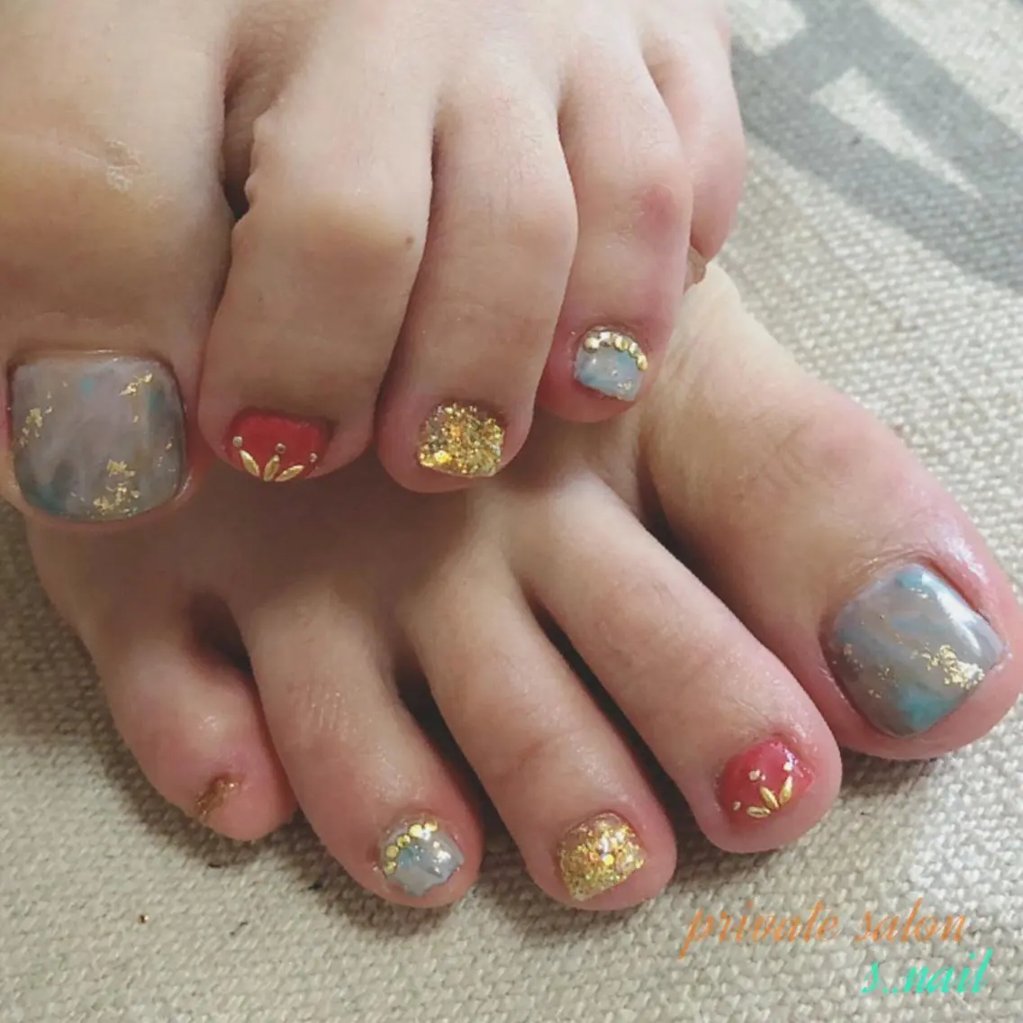 ネイル フットネイル 持ち込み 赤色 ハンドネイル フットネイル s..nail / MORITAのネイルデザイン
