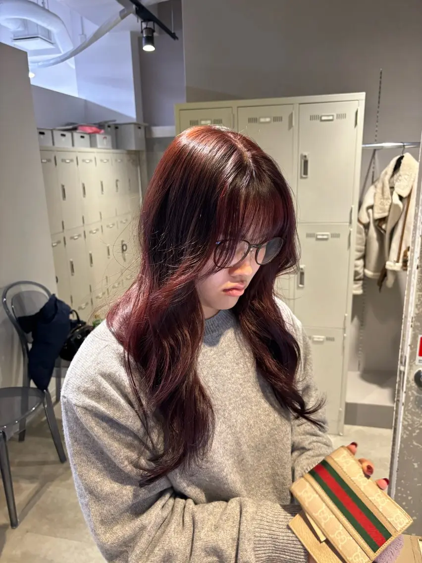 ロング カラー レッドカラー 抜け感レイヤー︴ ニュアンスカラーのヘアスタイル