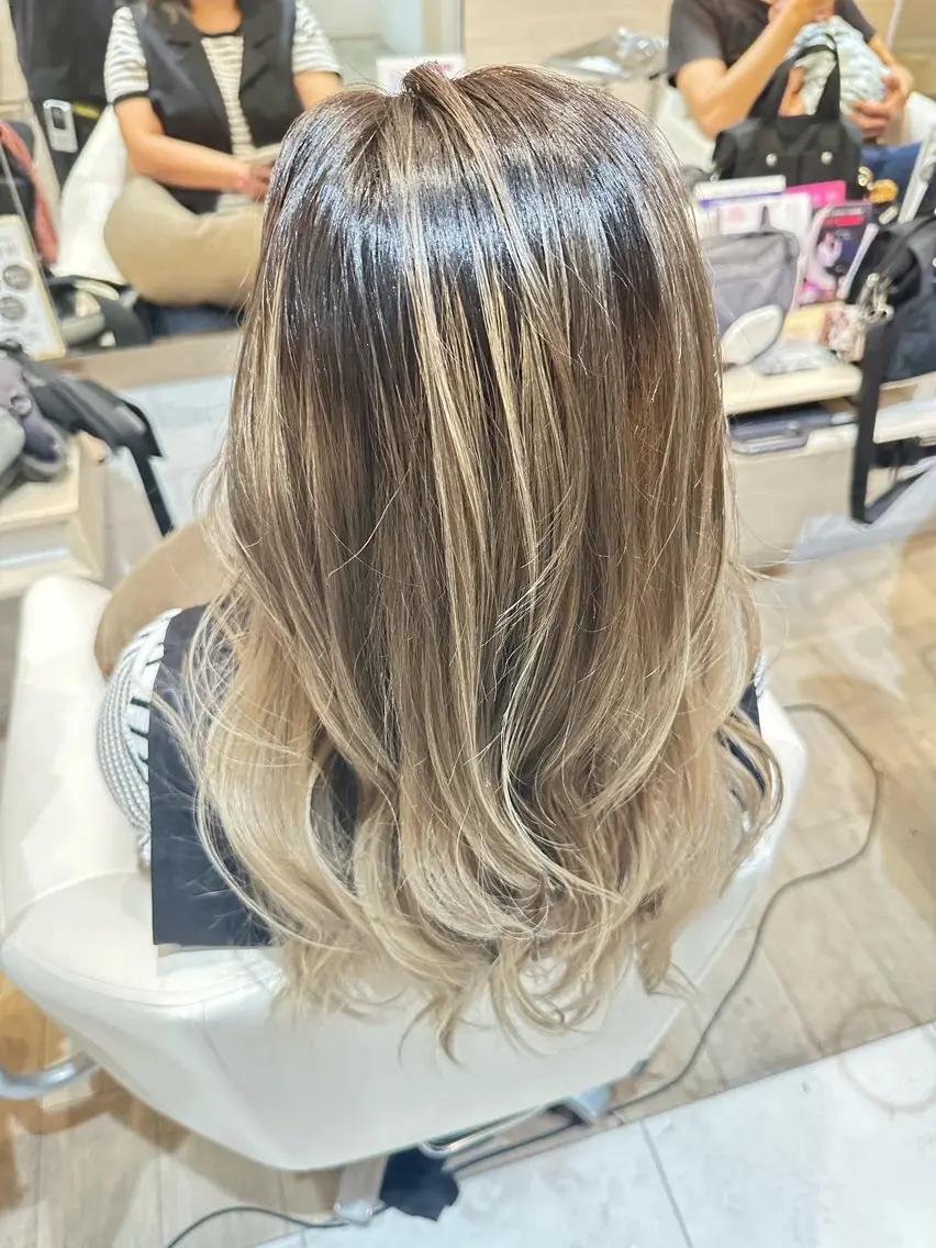セミロング ヘアカラー オガワ ヒトミ 😺阪急　桂駅のヘアスタイル