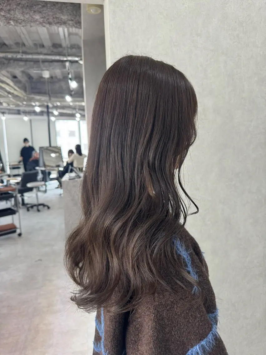 ロング カラー アッシュ アッシュブラウン ベージュカラー 黒髪 ブリーチ カット ヘアカラー トリートメント 赤み無し柔らかカラー 【梅田】madokaのヘアスタイル