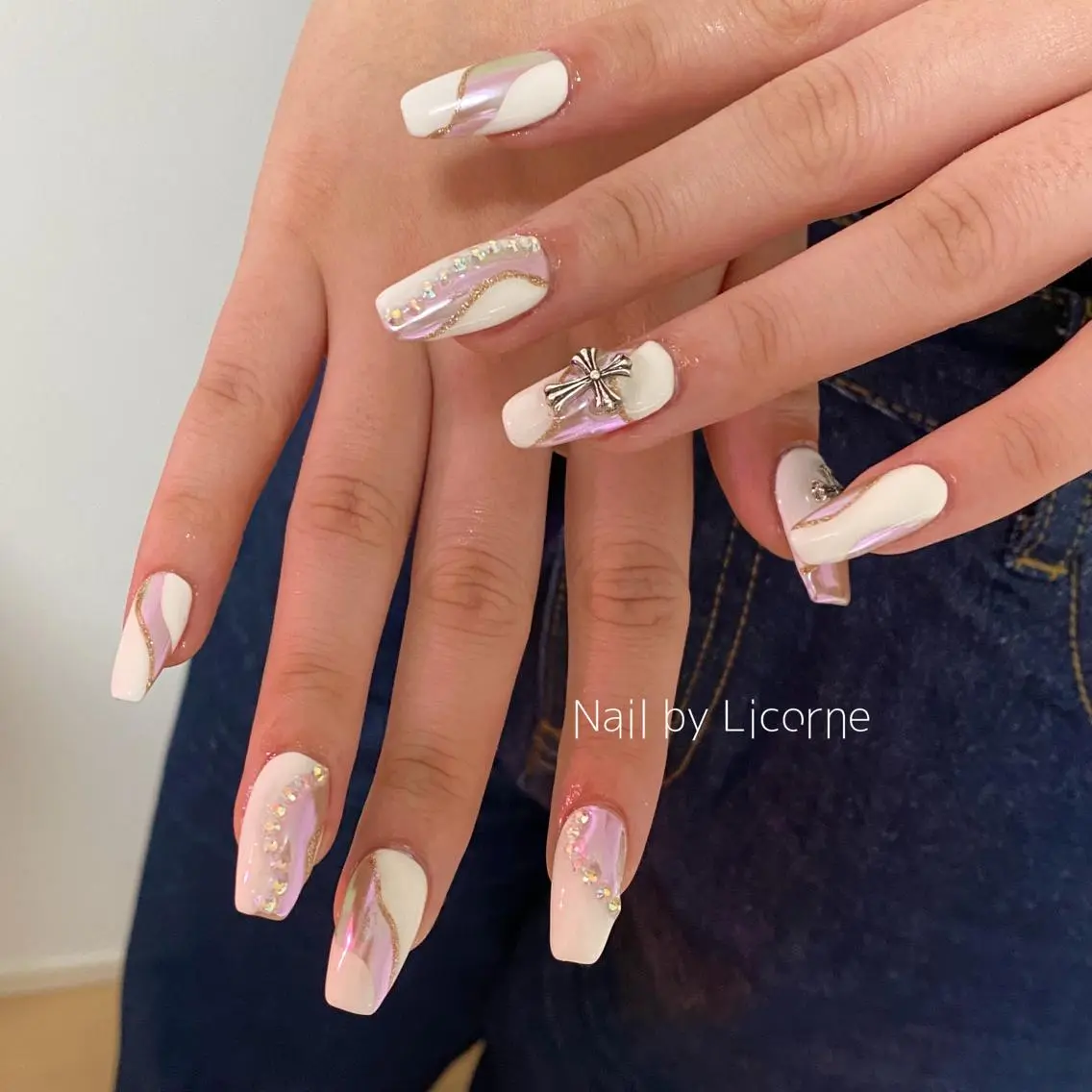 ネイル アートネイル オーロラネイル フレンチネイル 氷ネイル・うるうるネイル マグネットネイル ハンドネイル Nail by Licorneのネイルデザイン