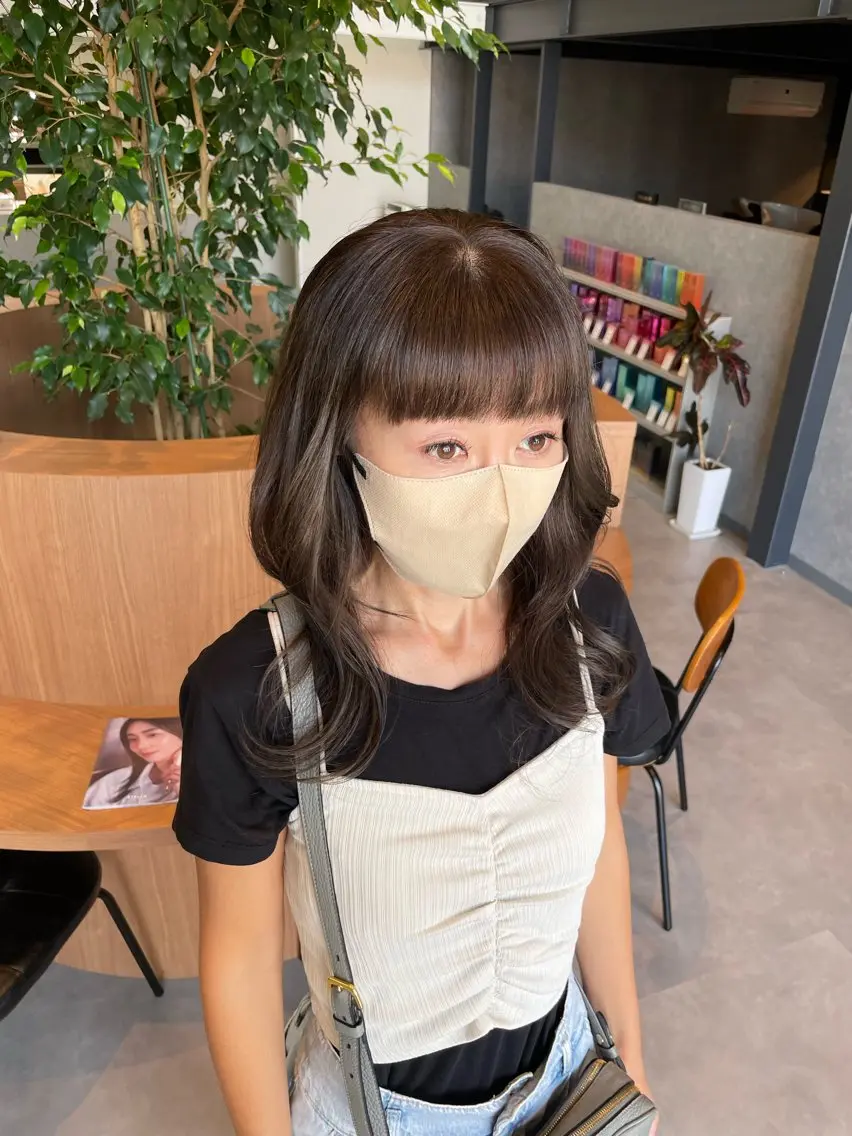セミロング カラー グレージュ オリーブグレージュ オリーブグレー カット ヘアカラー ayaka |トレンドヘアのヘアスタイル