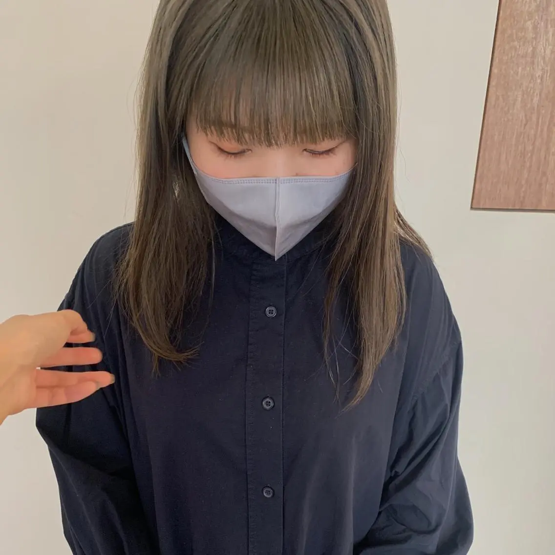セミロング カラー ベージュカラー ブリーチ オリーブベージュ カット ヘアカラー yupi🐈⬛ レイヤー/パーマのヘアスタイル