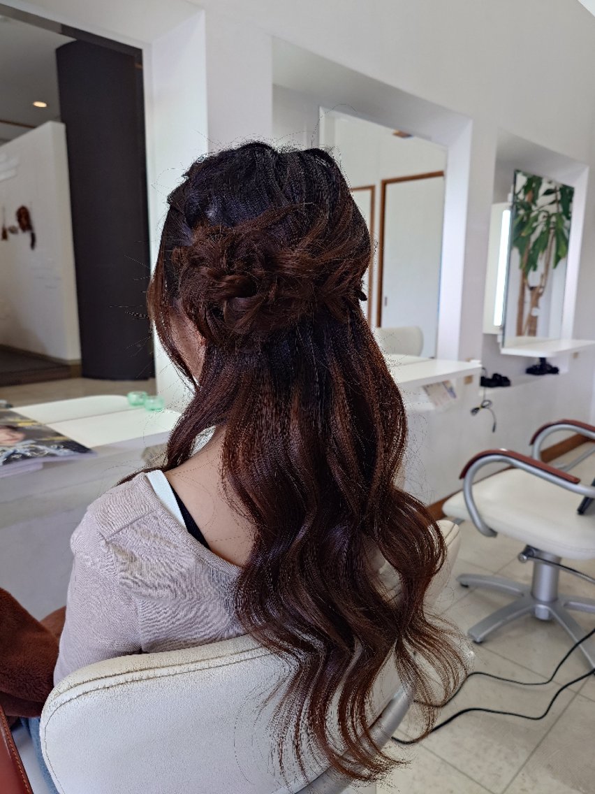 ロング ヘアアレンジ ハーフアップ ロング ヘアセット キンジョウ エナミのヘアスタイル