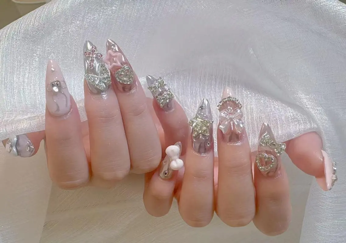 ネイル フレンチネイル ジェルネイル ガラスフレンチ 韓国ネイル マグネットネイル ハンドネイル ハンドケア The Nail& EyeLashのネイルデザイン
