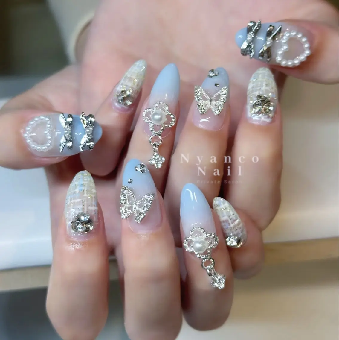 ネイル ブルー ジェルネイル キラキラネイル リボン 春ネイル Nyanco Nailのネイルデザイン