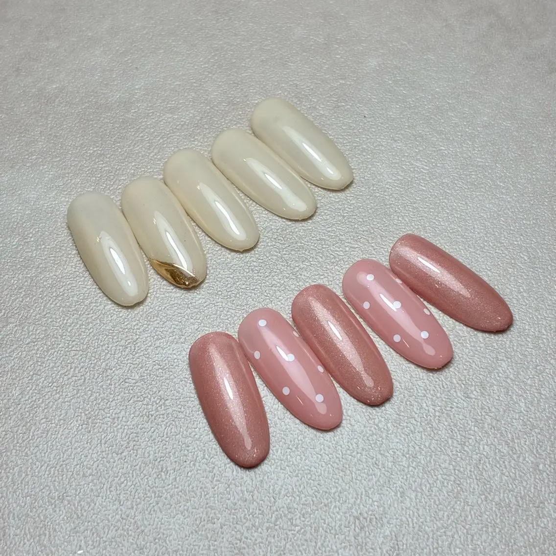 初回限定✨オフ有り💅春ネイルデザイン　ドットや、ミラーのデザイン選んで頂けます　爪に優しいフィルインでの施術になりますの写真