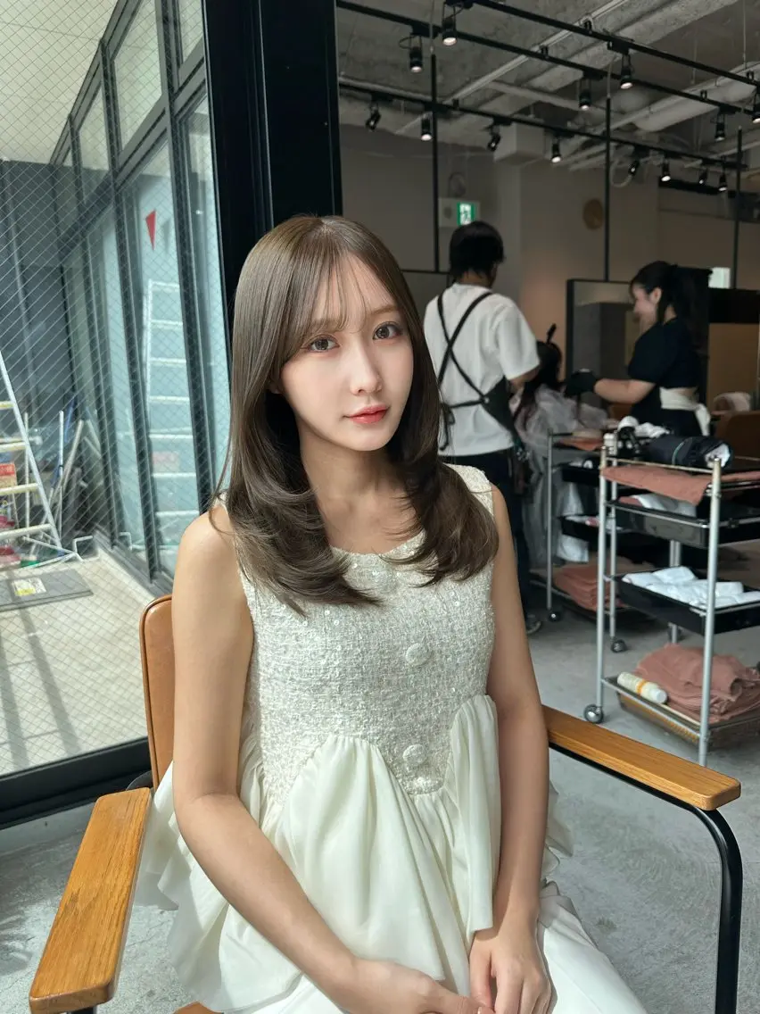 ミディアム カラー 韓国レイヤーカット 透明感カラー冨田那樹のヘアスタイル