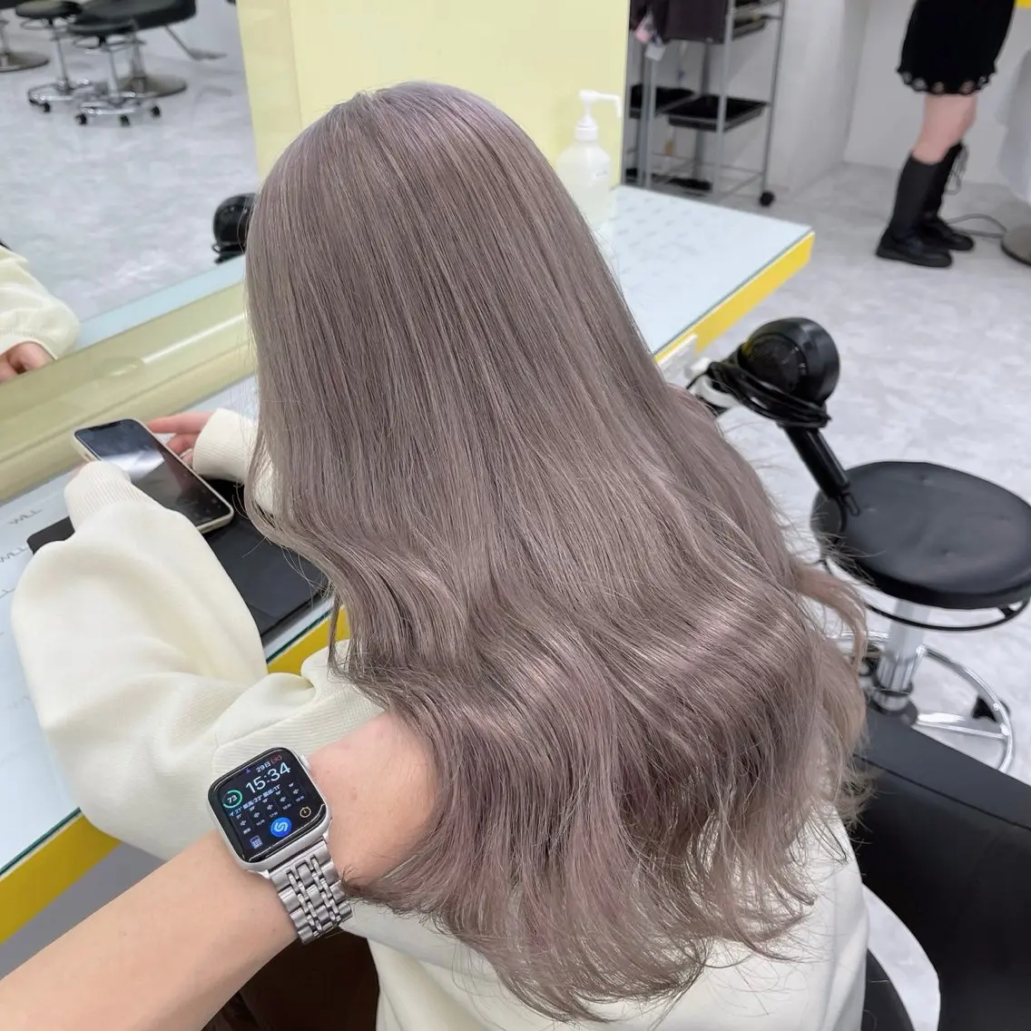 カラー ハイトーンカラー 🦄レイヤーカットのヘアスタイル