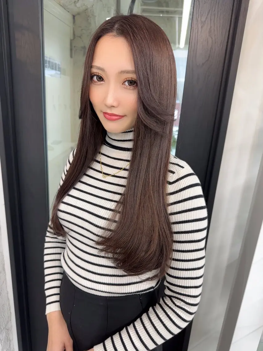 ロング くせ毛 顔まわりレイヤー レイヤーカット カット 瀧優華ハイトーン/ 大人レイヤー🩵のヘアスタイル