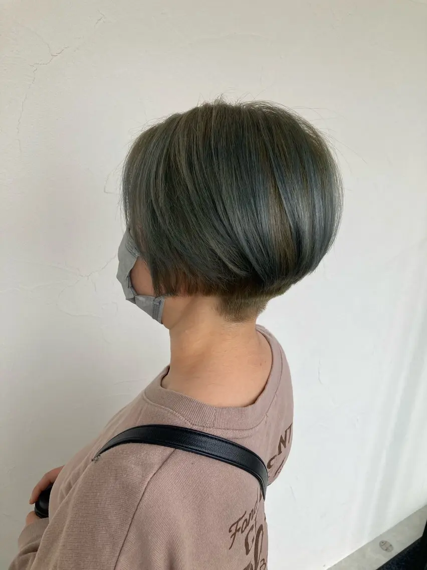 ショート カラー ハンサムショート ブリーチ ダブルカラー オリーブカラー ショートヘア 原 🫶トレンドヘアのヘアスタイル