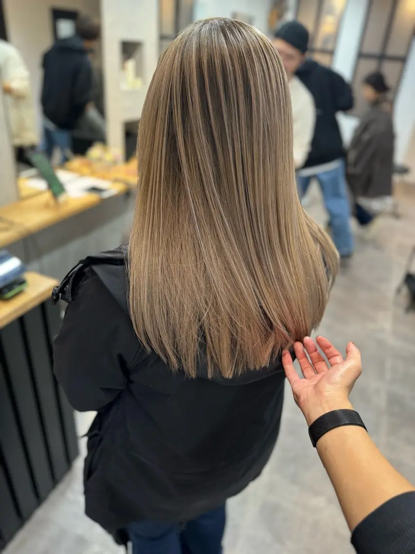 カット+バレイヤージュ+髪質改善カラー+トリートメント追いブリーチ込みの写真