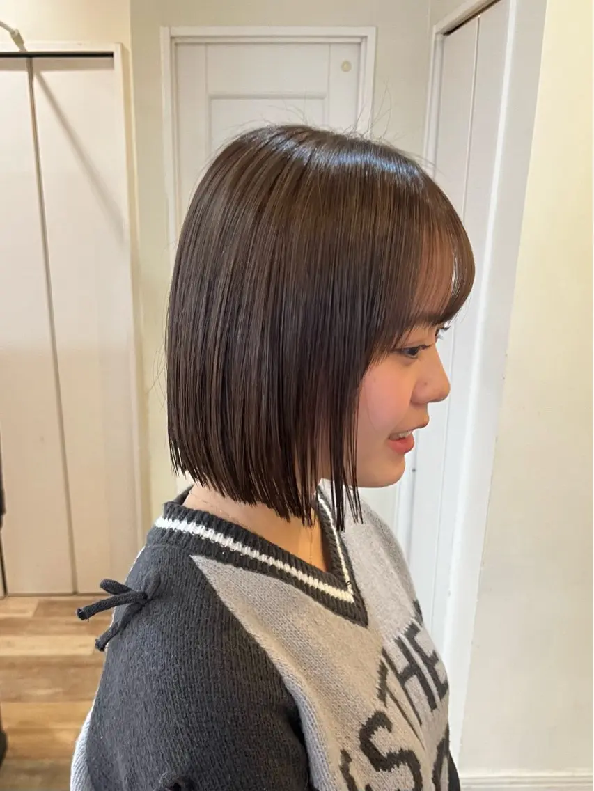 ショート カラー 切りっぱなしボブ ベージュカラー 透明感カラー オリーブベージュ ボブ 💎髪質改善💎 西森千夏のヘアスタイル