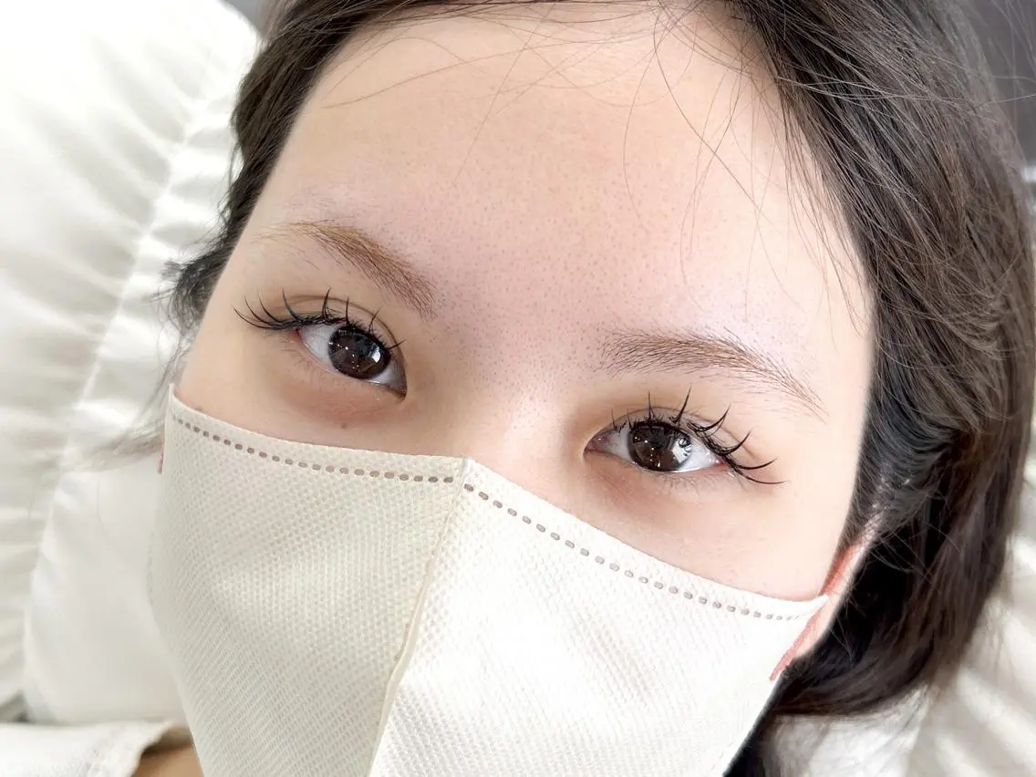 マツエク(フラットラッシュ)120本まで。オフ込み。2回目まで同料金。(次回予約¥5500)の写真