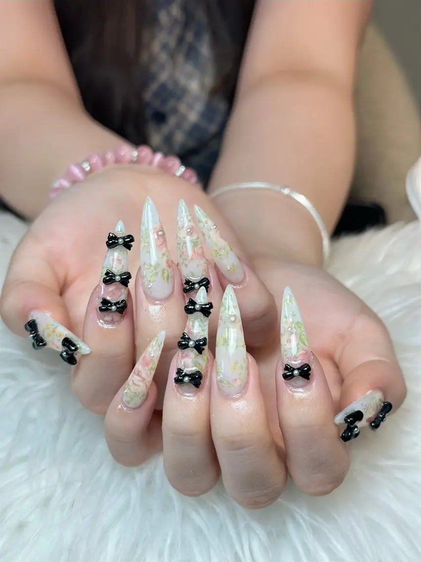 ネイル ハンドネイル ハンドケア Eli Muse 新宿ネイルのネイルデザイン