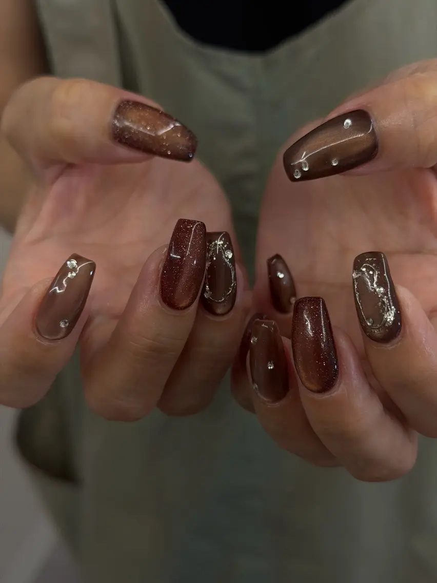 ネイル ブラウン フットネイル ジェルネイル マグネットネイル ニュアンスネイル ハンドネイル ハンドケア Bana_ Nailのネイルデザイン