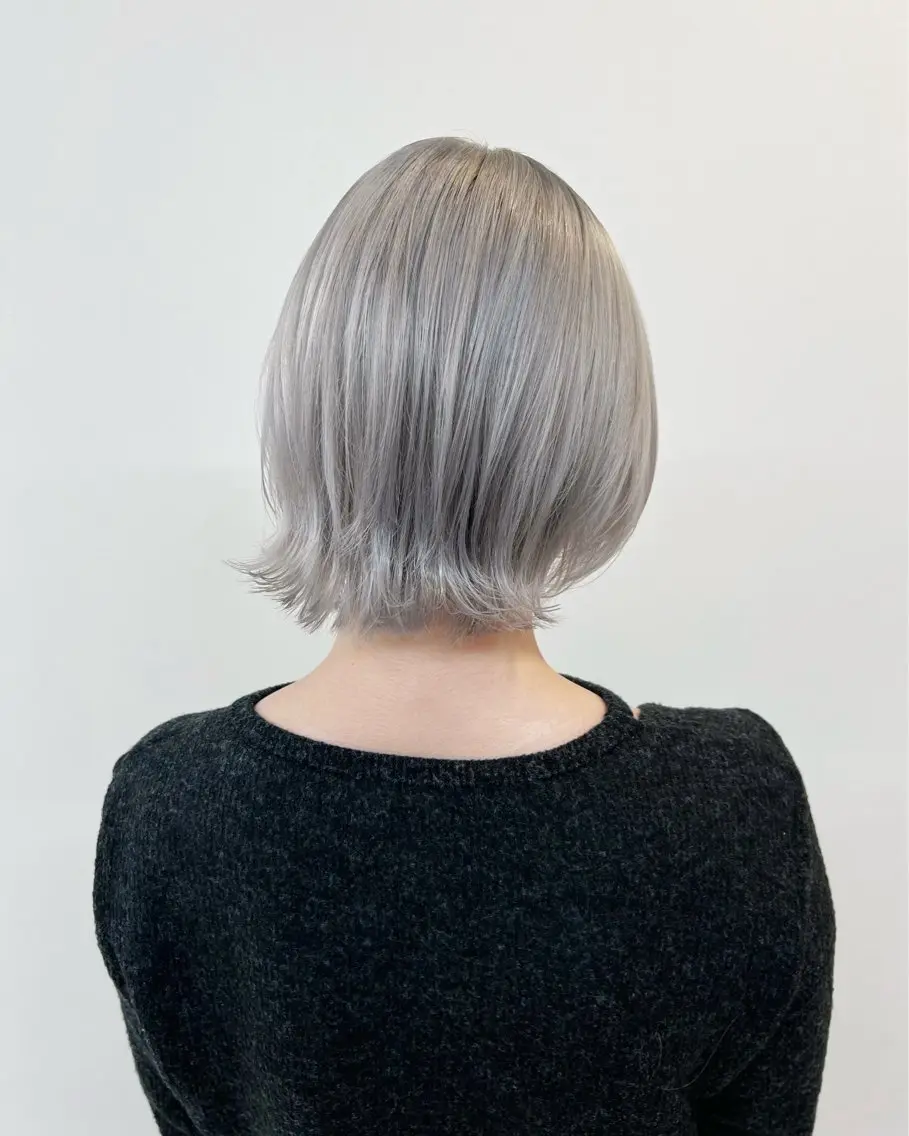 ショート カラー アッシュ アッシュグレー ブリーチ シルバー ホワイトシルバー ヘアカラー ブリーチカラー🦋‪ 田中さくらのヘアスタイル