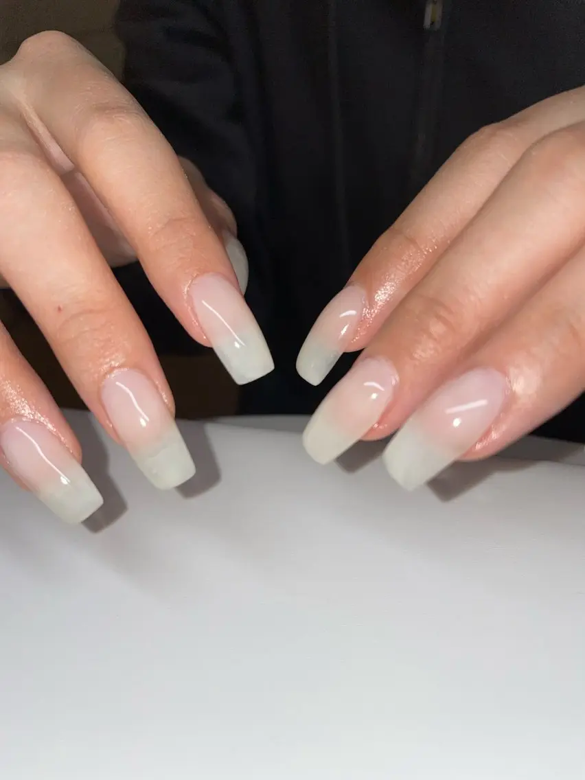 ネイル アートネイル ワンカラーネイル 春ネイル ホワイト ulu🌼 nanaのネイルデザイン