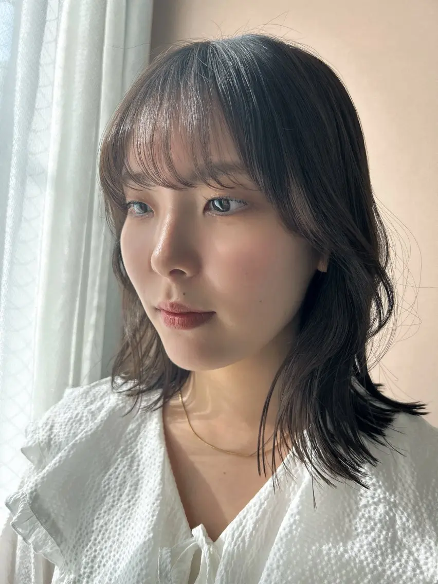 ミディアム カラー パーマ グレージュ hubhair レイヤー/透明感のヘアスタイル