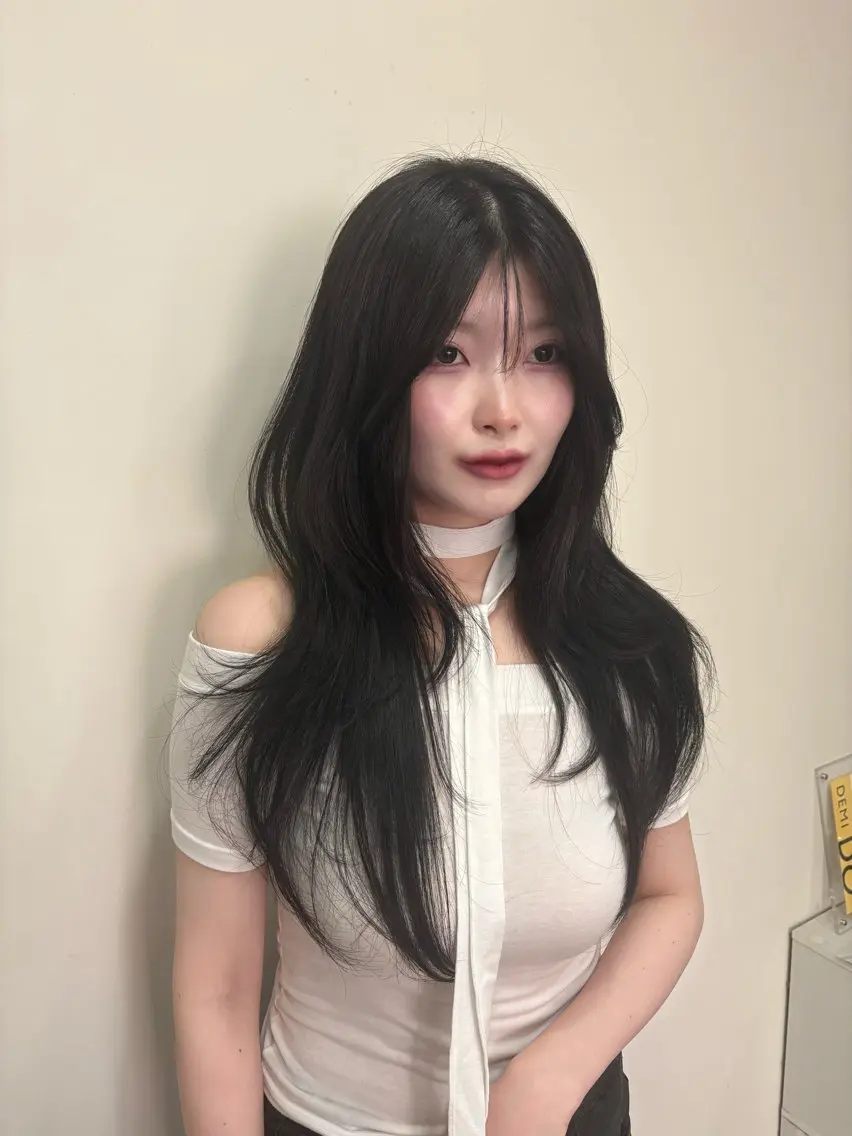 【社内最高ランク𝐬𝐭𝐲𝐥𝐢𝐬𝐭💎】似合わせ韓国式前髪カット➕プレミアムカラー🪽の写真