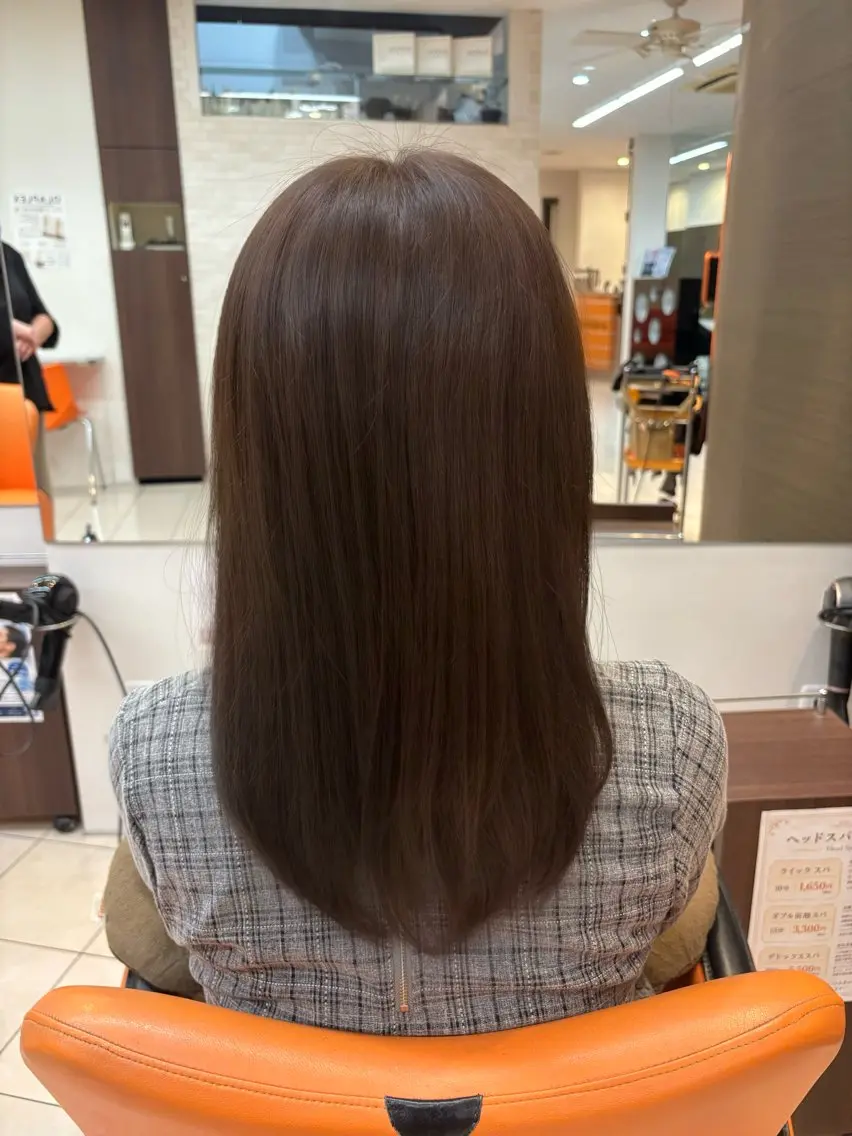 セミロング カラー グレージュ ヘアカラー 米本 実桜のヘアスタイル