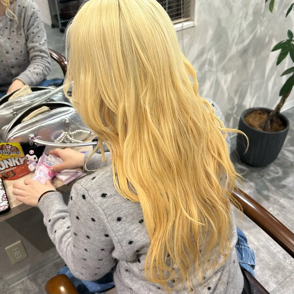 ロング カラー ブリーチ ヘアカラー 松田 朋華のヘアスタイル