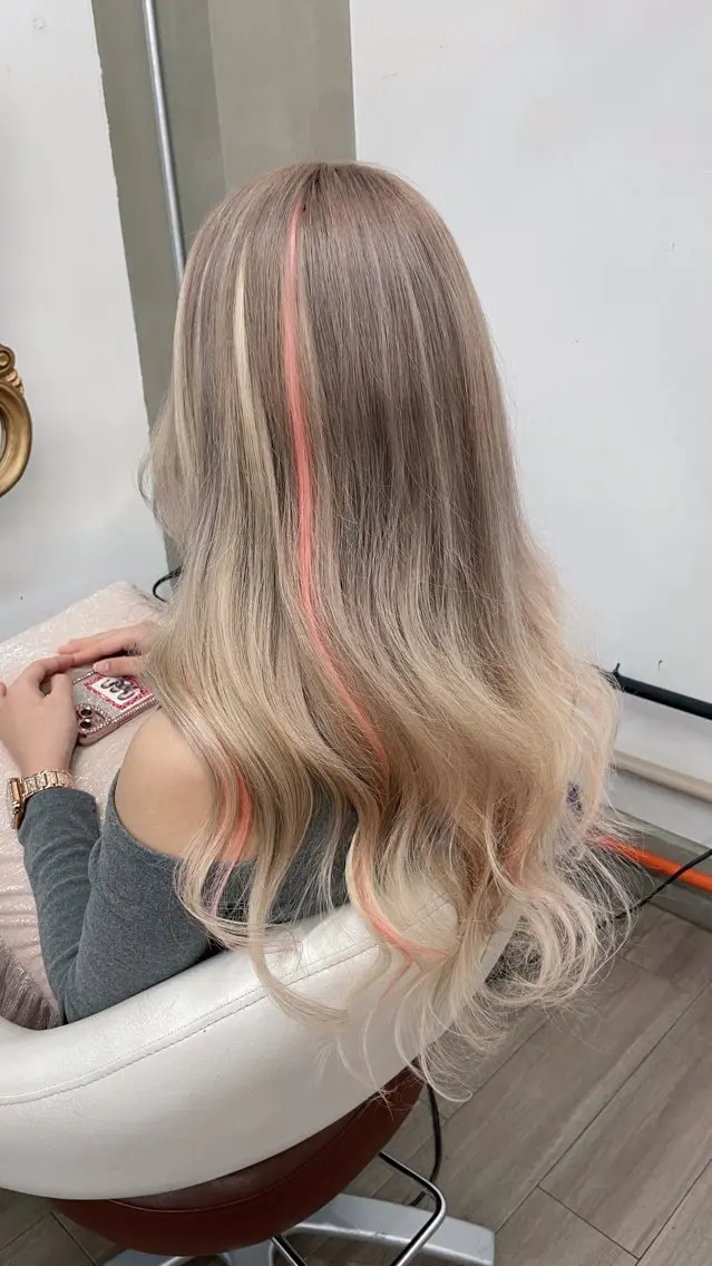 ロング プルエクステ エクステ ハイライト ヘアカラー プルエクステ界隈 ハイトーン/カツオ✨のヘアスタイル