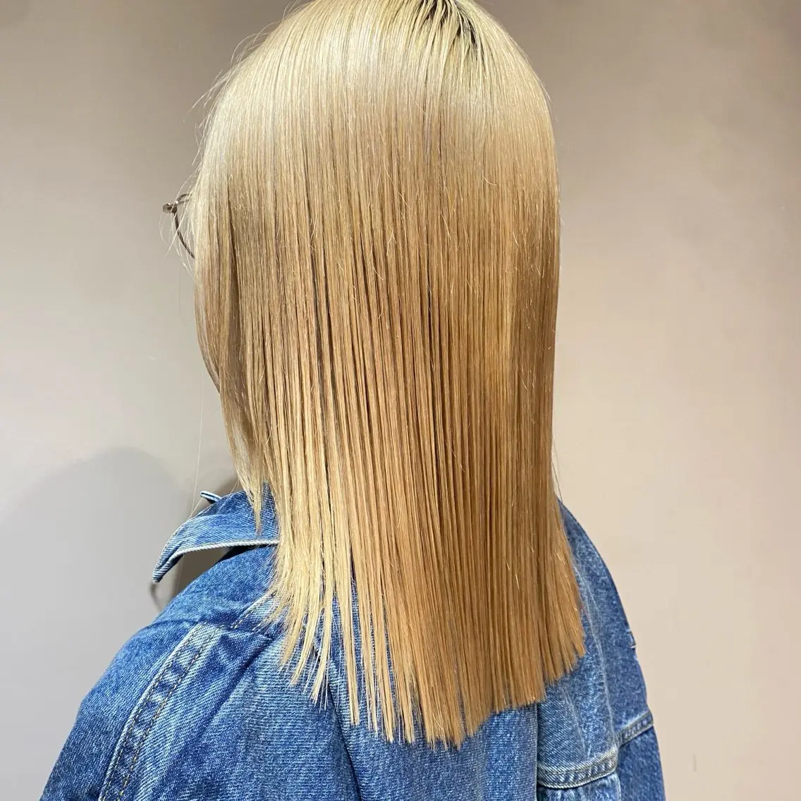 セミロング カラー ヘアカラー HIBIKI / 透明感カラーのヘアスタイル