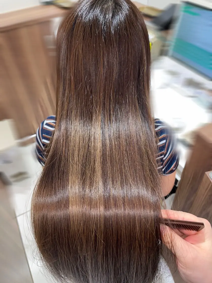 ロング ハイトーンカラー🤍 やない せいらのヘアスタイル