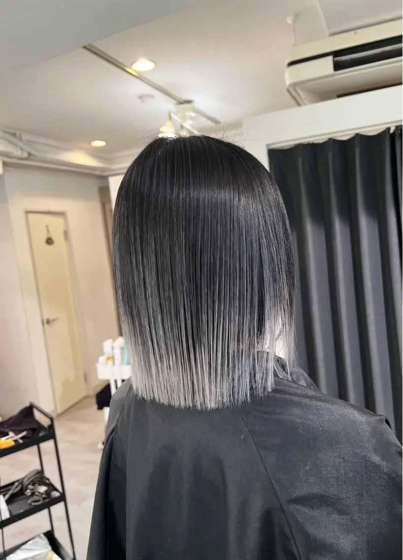 ショート カラー バレイヤージュ シルバー ホワイトシルバー レイヤーカット 指名数No.1 /NAOYAのヘアスタイル