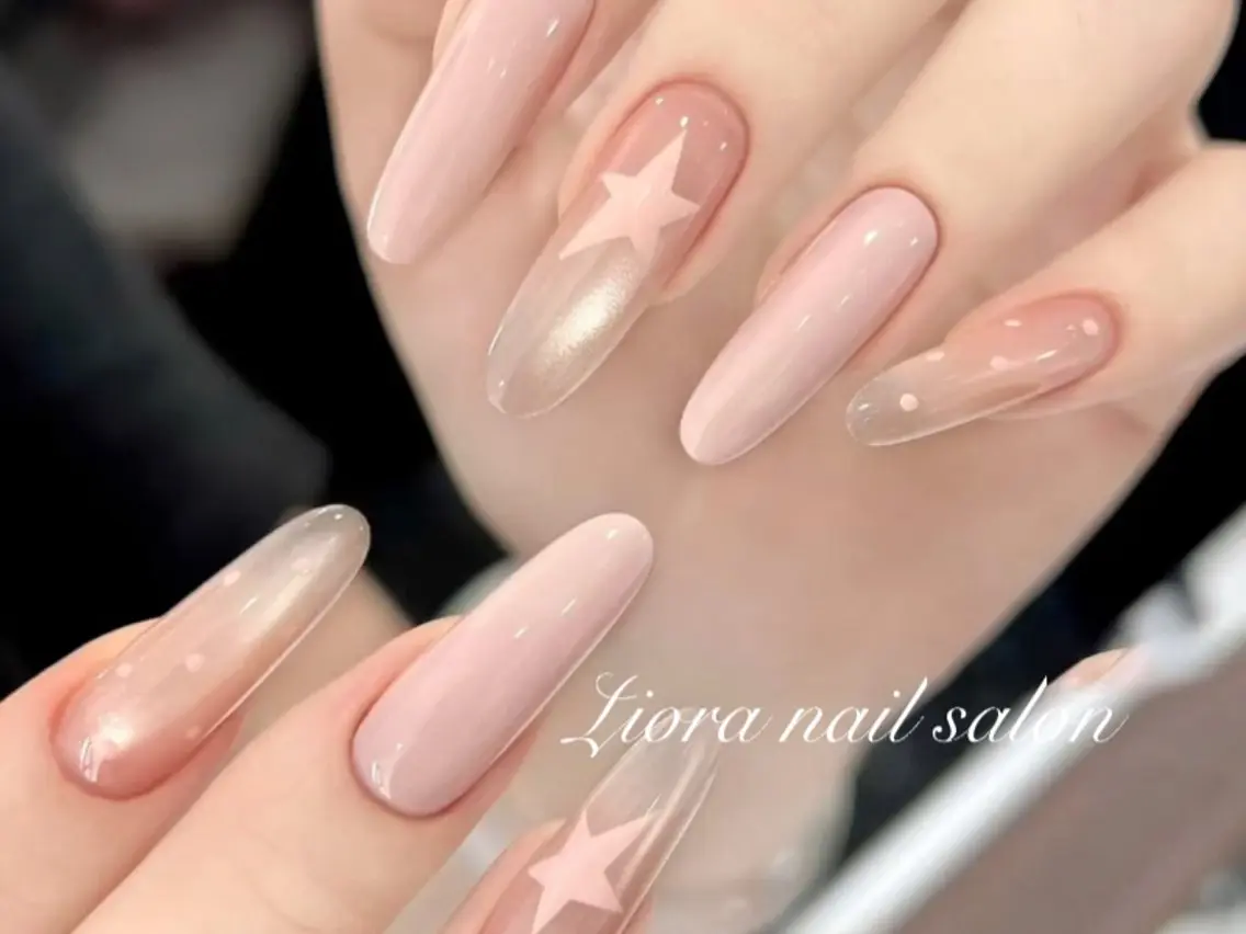 ネイル フレンチネイル ジェルネイル ガーリー グラデーション キラキラネイル ハンドネイル JUN Lioraネイルのネイルデザイン
