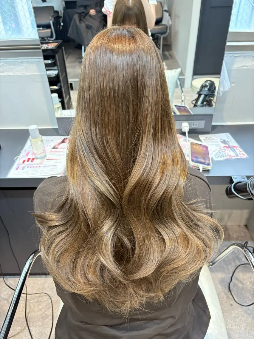 ロング カラー ベージュカラー ヘーゼル カット ヘアカラー 韓国ヘア🎀 /♡𝓝𝓸𝓪♡のヘアスタイル