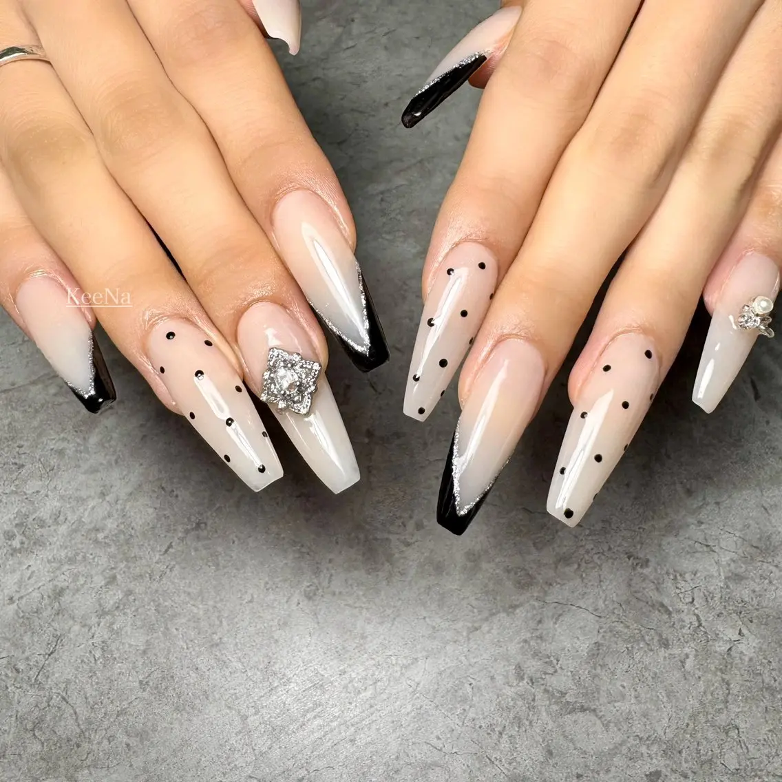ネイル ドット フレンチネイル ロングネイル ハンドネイル KeeNa キーナのネイルデザイン