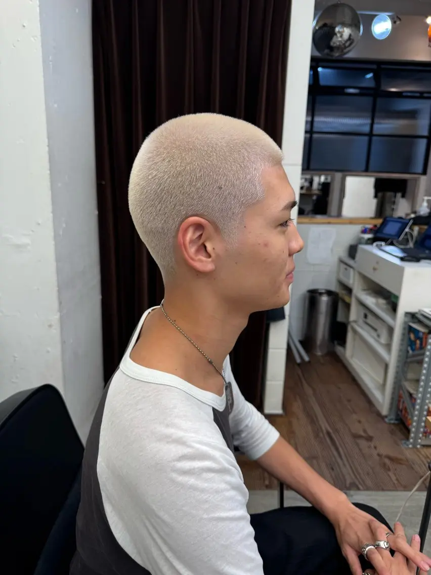 ショート カラー メンズ メンズブリーチ フェードカット メンズショート スキンフェード スパイキーショート カット ヘアカラー トリートメント 💈メンズ特化💈 TASUKUのヘアスタイル
