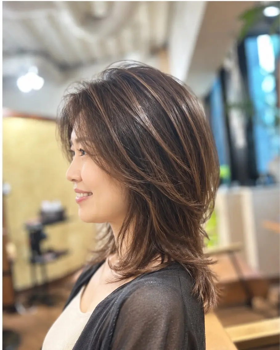 ミディアム カラー パーマ くびれヘア 伸ばしかけ レイヤーカット カット ヘアカラー トリートメント 艶髪/髪質改善/ レイヤー/鈴木慎一のヘアスタイル