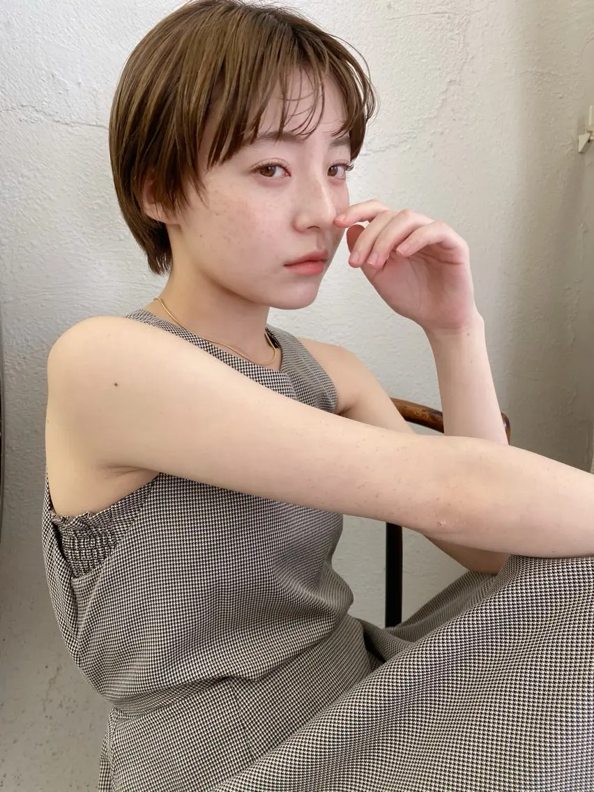 ショート カラー 樋口 夏希のヘアスタイル